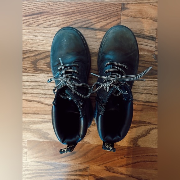 Doc Martin Junior 1460 Softy T Leather Lace Up Boots, size US 2 - Picture 5 of 5